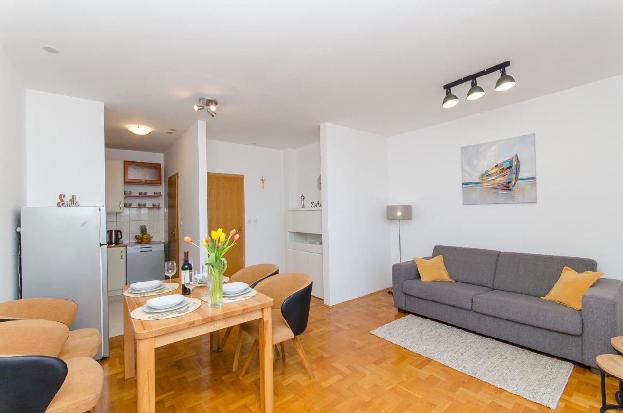 Spacious Apartment Smile With Terrace And Secure Garage Split Exterior photo