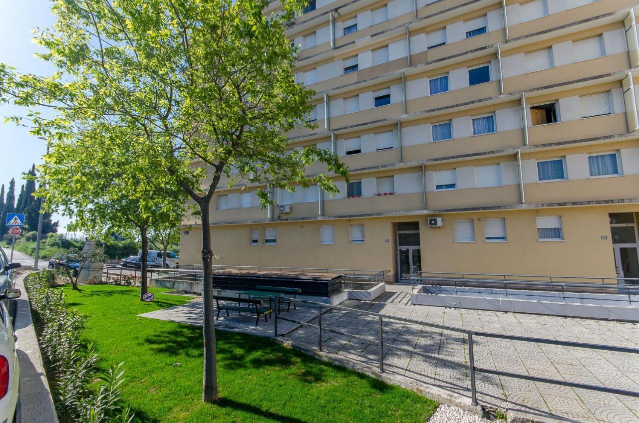 Spacious Apartment Smile With Terrace And Secure Garage Split Exterior photo