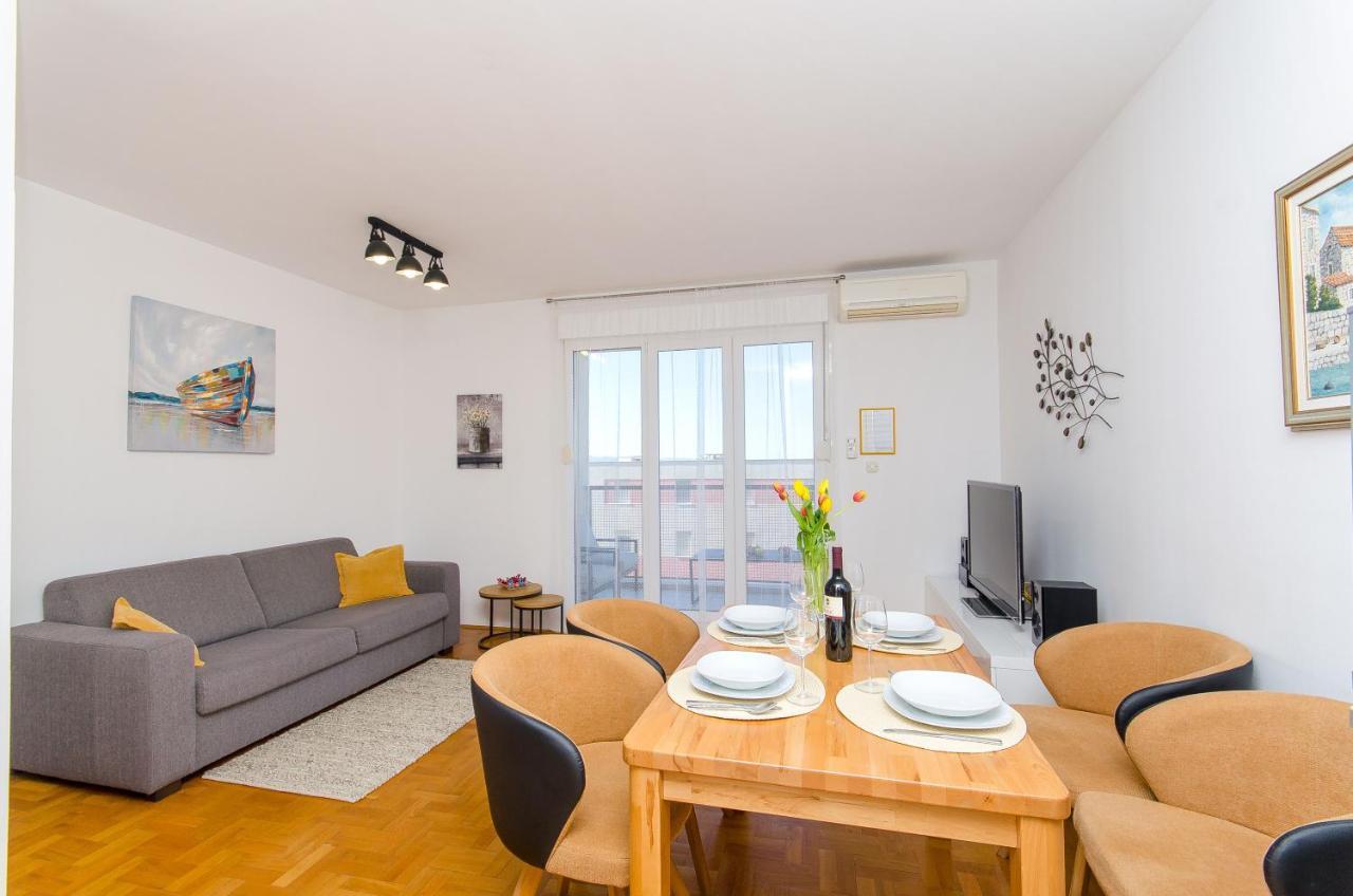 Spacious Apartment Smile With Terrace And Secure Garage Split Exterior photo