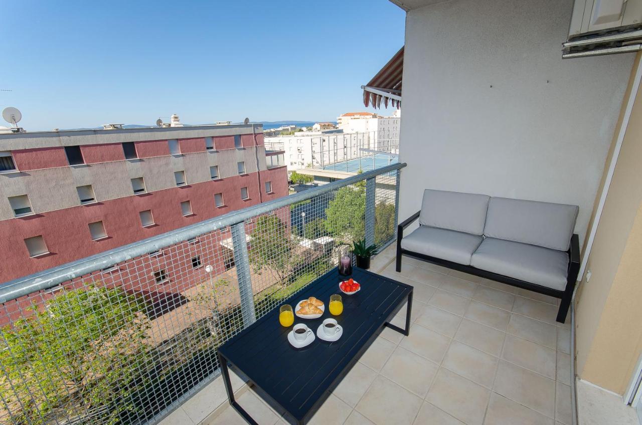 Spacious Apartment Smile With Terrace And Secure Garage Split Exterior photo