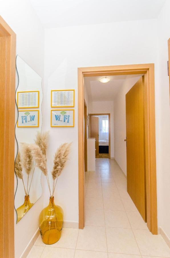 Spacious Apartment Smile With Terrace And Secure Garage Split Exterior photo